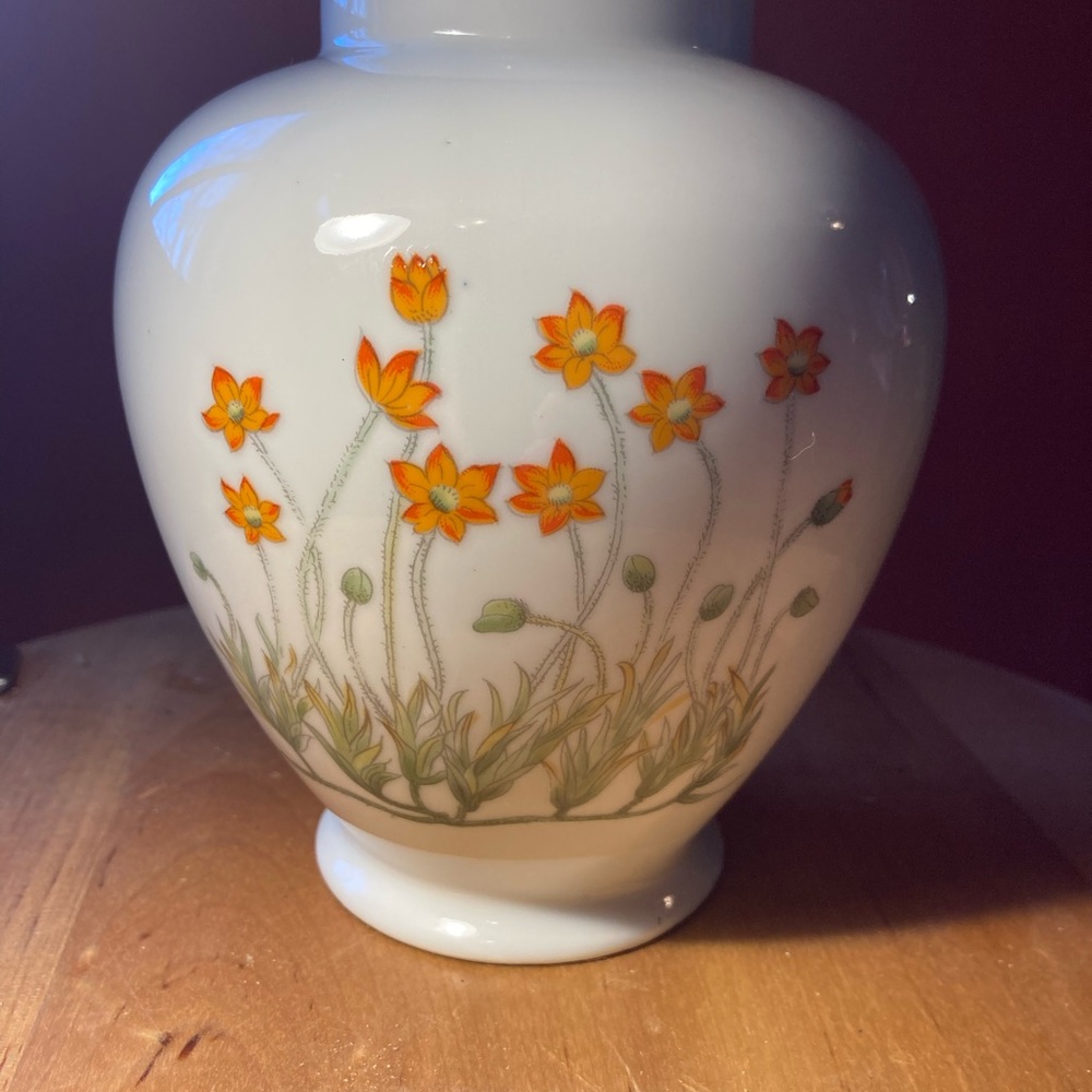 Vintage Takahashi Vase. 6 inches in height
